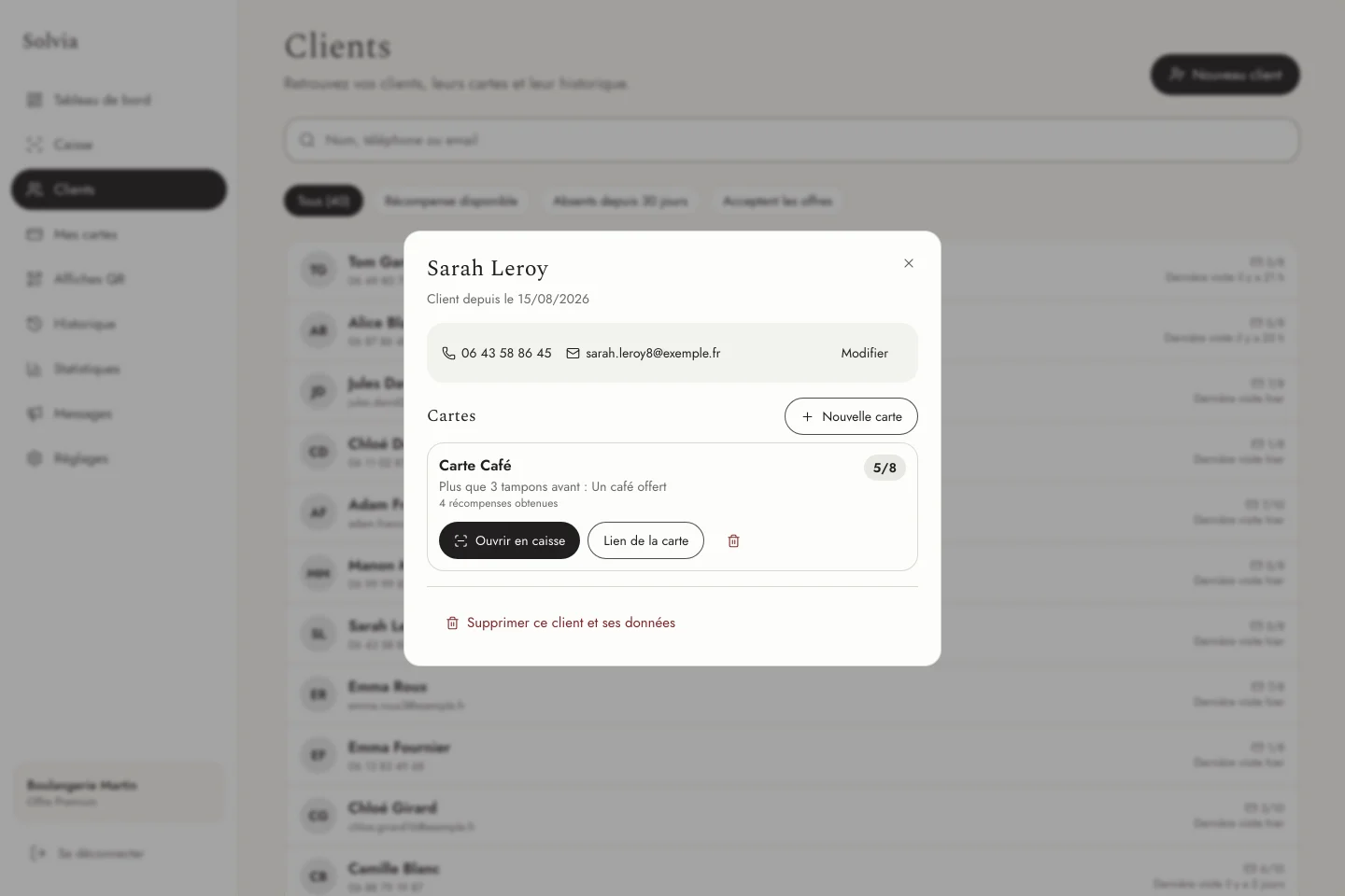Écran Clients de Solvia : la fiche d’une cliente, avec son téléphone, son e-mail, sa carte et ses récompenses obtenues.