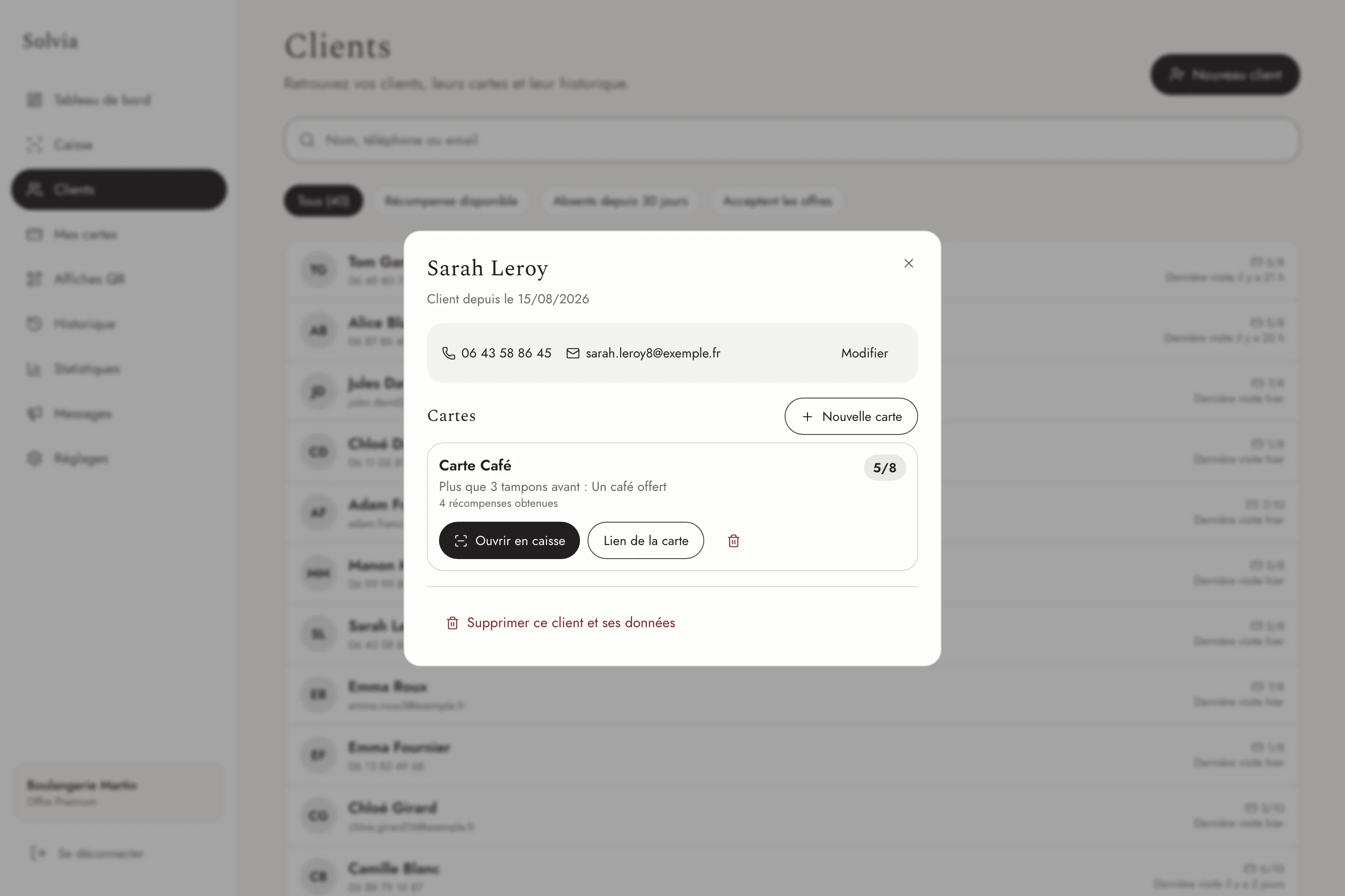 Écran Clients de Solvia : la fiche d’une cliente, ses cartes et ses récompenses.