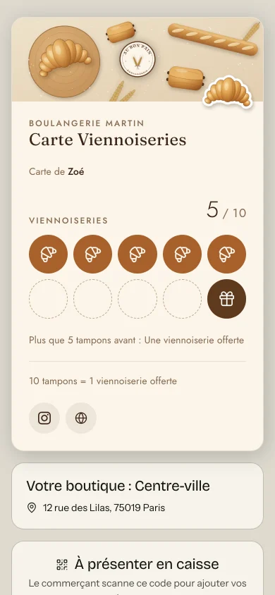 Sur le téléphone d’une cliente : sa carte Viennoiseries, 5 tampons sur 10, et sa boutique.
