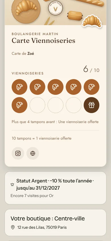 Sur le téléphone d’une cliente : sa carte et son statut Argent, −10 % toute l’année, encore 7 visites pour Or.